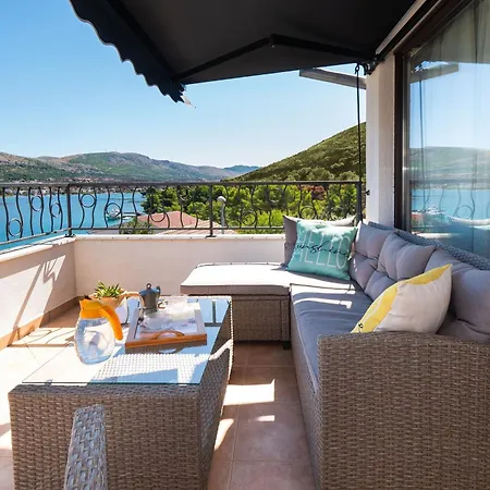 Gjardini - Sparadici 公寓 *