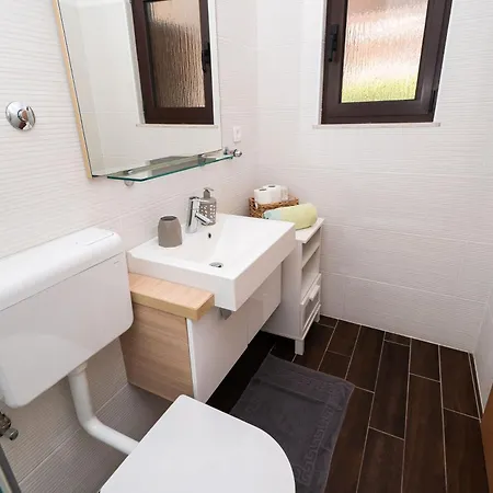 Gjardini - Sparadici Apartmán
